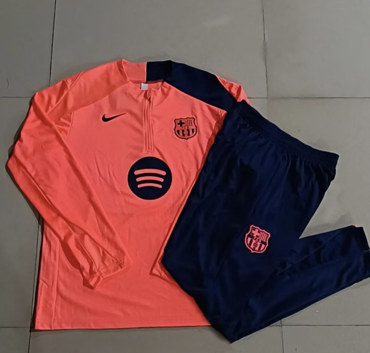 Ensemble de foot Barcelone
