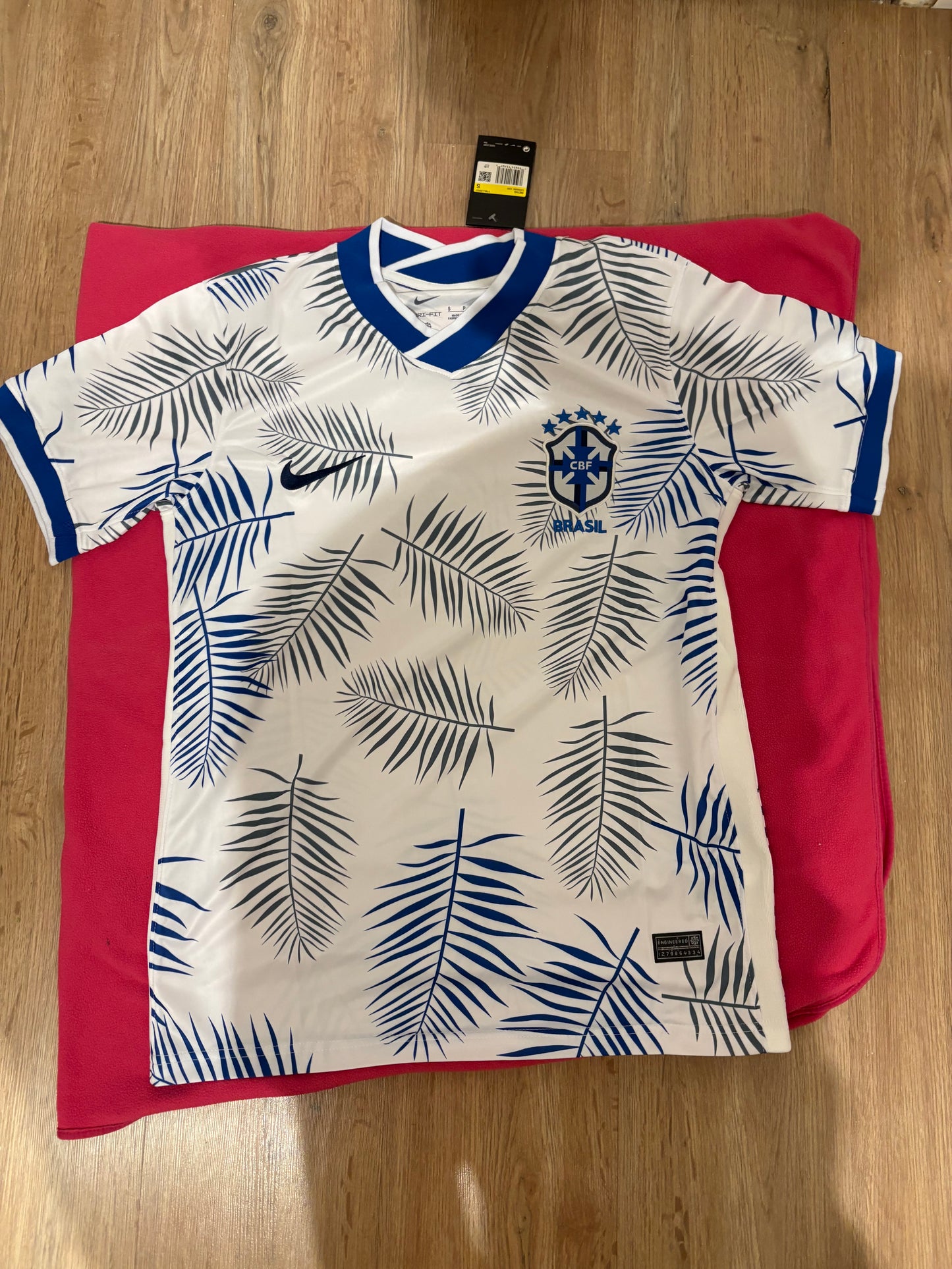 Maillot de foot Brésil concept feuille bleu